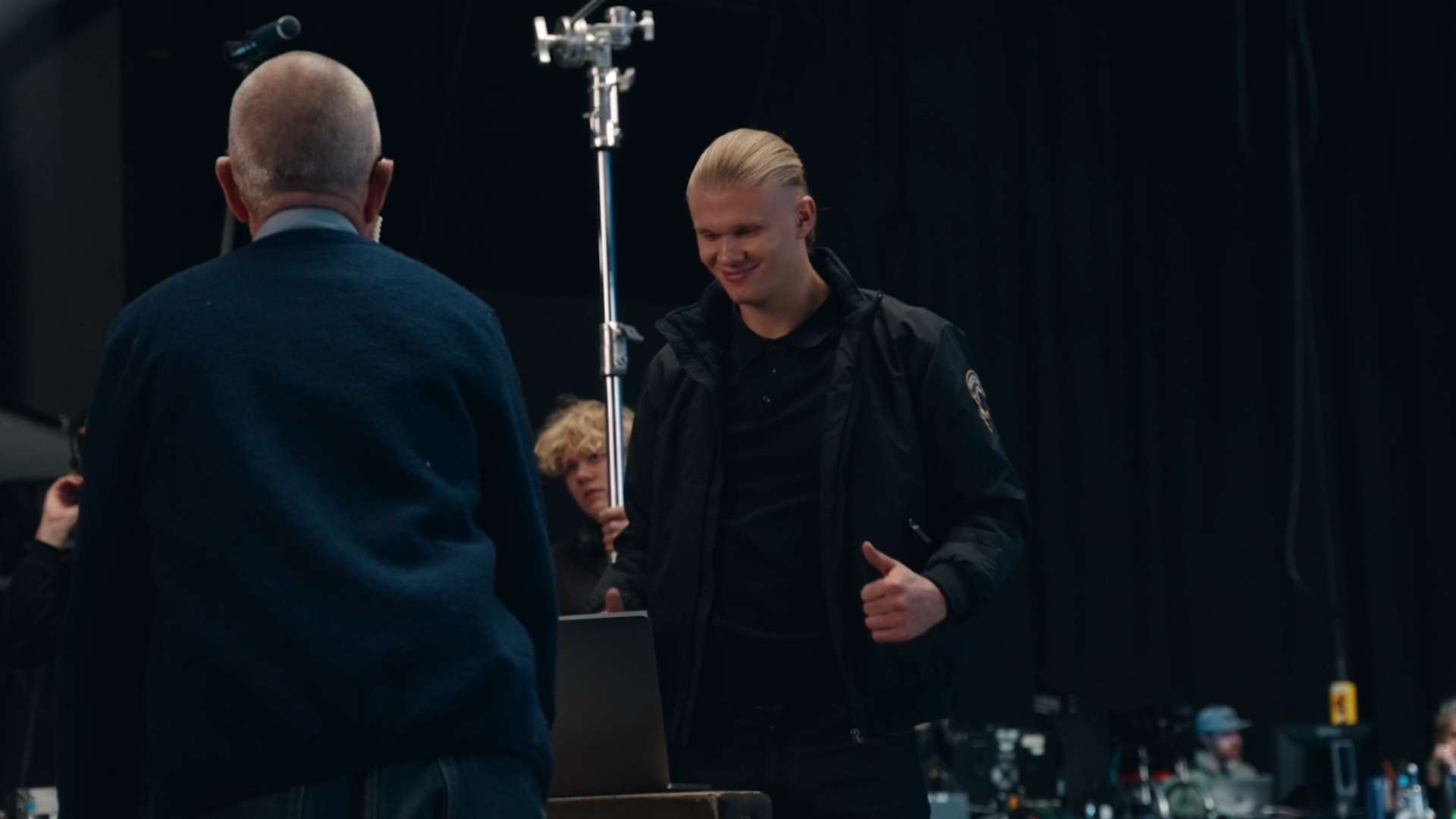 带来了紧张 带来了紧张